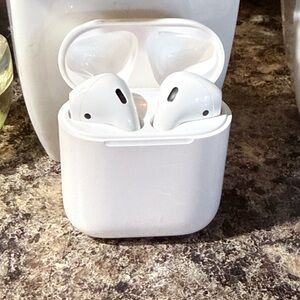 AirPods